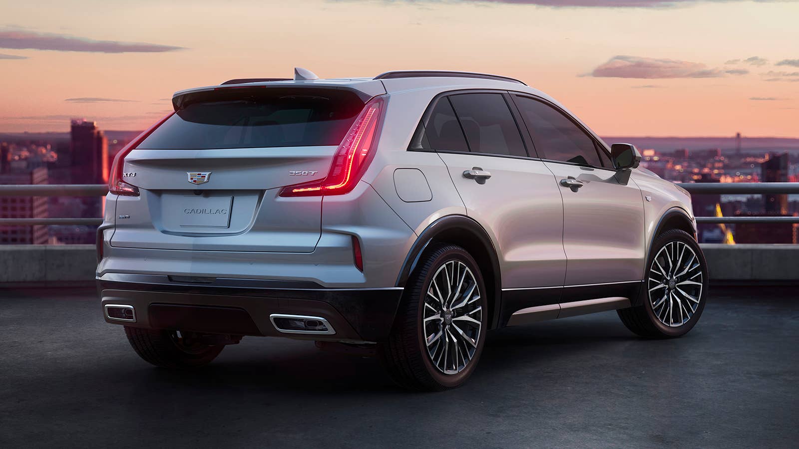 2024 Cadillac XT4 refresh adds Lyriq's 33 inches of screen - Autoblog